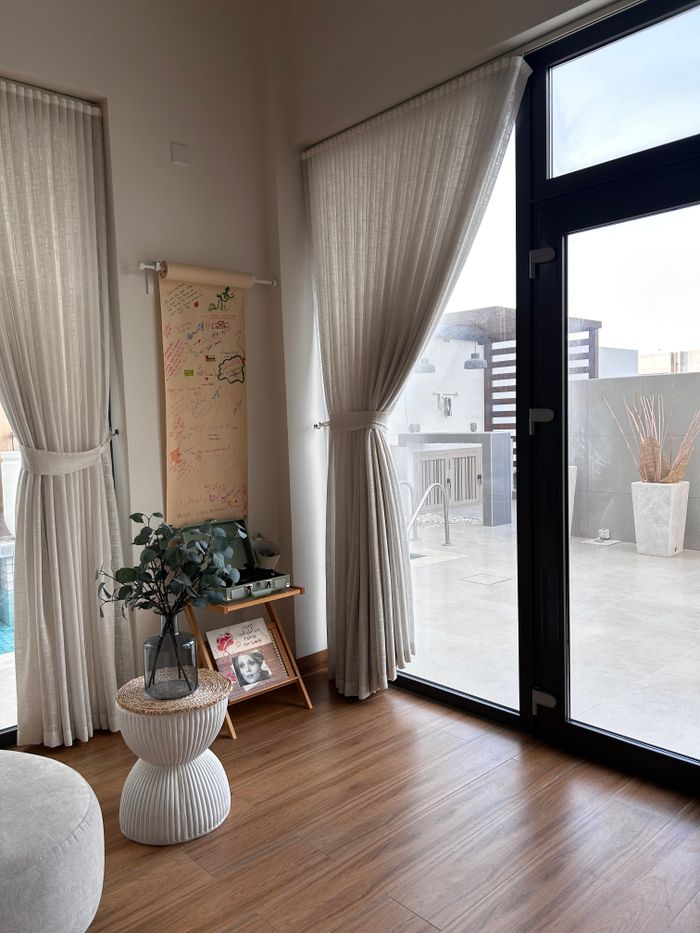 portfolio-08 Bright modern living room featuring elegant decor and a clear view of the patio.